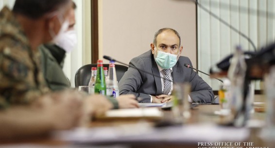 Никол Пашинян провел встречу с командующим составом Вооруженных сил