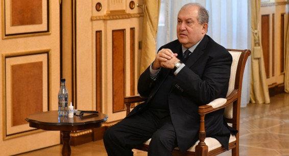 Президент не подпишет указ о назначении начальника ГШ ВС и не обратится в Конституционный суд