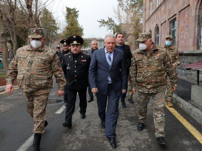 ՀՀ պաշտպանության նախարարն այցելել է զինվորական հոսպիտալ