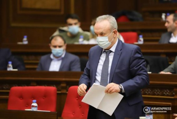 «Մարդիկ ազատ են, որևէ մեկը չի բռնանալու, մարդիկ ազատ շնչում են, թողեք շնչեն». ԿԳՄՍ նախարարը՝ Փաշինյանի մարզային այցին երեխաների ներկայության մասին«Մարդիկ ազատ են, որևէ մեկը չի բռնանալու, մարդիկ ազատ շնչում են, թողեք շնչեն». ԿԳՄՍ նախարարը՝ Փաշինյանի մարզայ