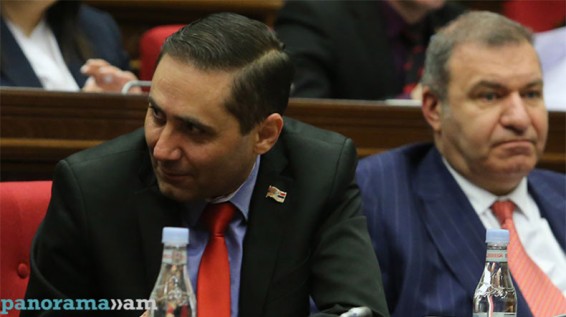 Բարբարոսը կացնով կանգնած է մեր դռան դեմ, իշխանությունն ասում է՝ ոչ, մենք պետք է գնանք դեպի բարելավման. Արման Աբովյան