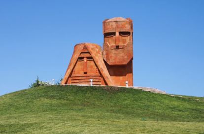 В Арцахе русский язык получил статус официального