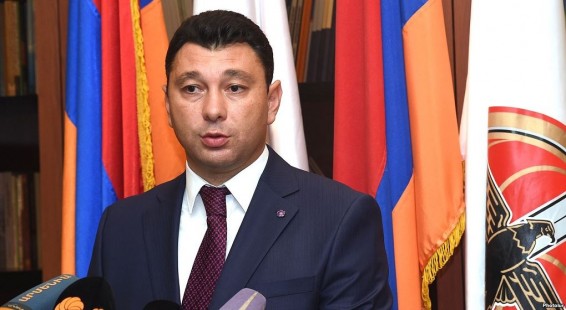 «Երկիրը «ձեռից գնում է», իսկ այդ ընթացքում ոմանք ինքնամոռաց ընտրության «տասովկա» են անում»․ Էդուարդ Շարմազանով