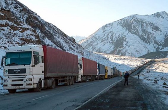 Լարսի անցակետի ռուսական կողմում կա մոտ 500 կուտակված բեռնատար ավտոմեքենա
