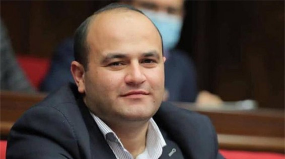 Իմքալյական պատգամավորը վայր է դրել մանդատը