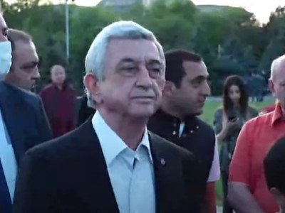 «Սպասեք դրական լուրերի». Սերժ Սարգսյանը՝ Ծիծեռնակարբերդի հուշահամալիրում է