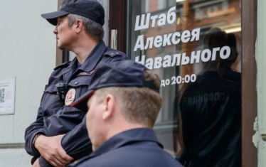 Волков объявил о роспуске штабов Навального