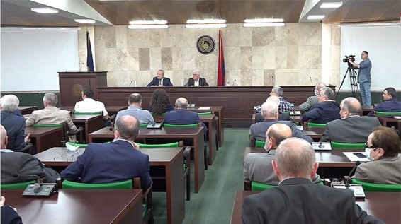 ЕГУ – не лавка Никола Пашиняна: глава Студсовета вуза – Ваграму Думаняну