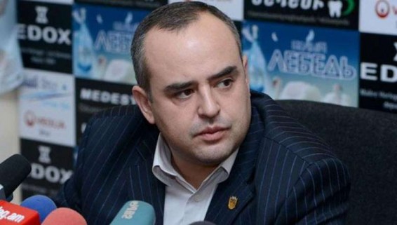 Ոստիկանները տուգանային հրապարակ են տարել Ալեքսանդր Ազարյանի որդու վարած ավտոմեքենան, որևէ խախտում չի եղել. փաստաբան
