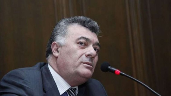 Հարգելի ընդդիմությու՛ն, բավական է հավաքել ժողովրդին և արդեն հազարերորդ անգամ բացատրել, որ նա մոլագար, դահիճ, տգետ, չտես կամ չգիտեմ էլ ինչ է. Հակոբյան