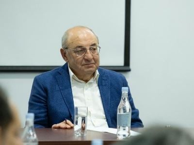 ՀՀ Զինված ուժերը պետք է ամբողջությամբ իրենց ձեռքը վերցնեն երկրի պաշտպանությունը. Վազգեն Մանուկյան