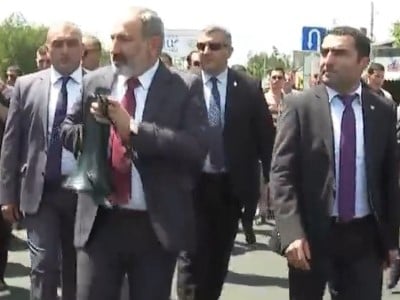 Աբովյանում Փաշինյանը իր հանդիպմանը ավտոբուսներով քաղաքացիների է տարել. Mews