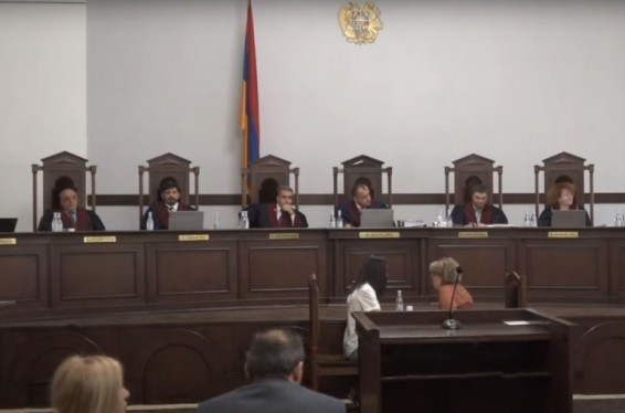 Ավարտեք բանավեճը, դատավարությունը կարող է վերածվել ֆարսի. Բանավեճ ՍԴ-ում դատավորների միջև