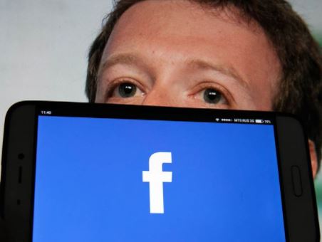 Цукерберг почти каждый день продает свои акции Facebook