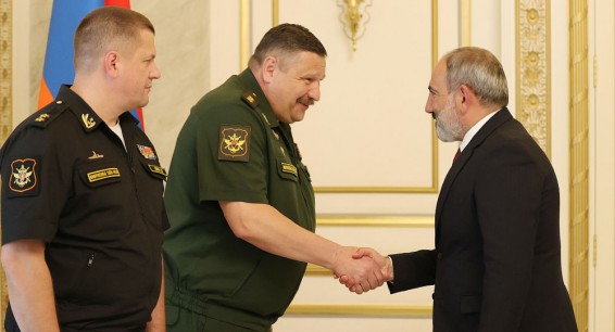 Пашинян обсудил с Истраковым ситуацию на границе Армении
