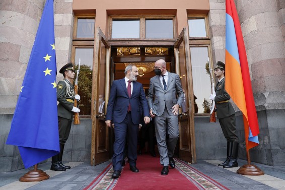 Նիկոլ Փաշինյանը և Շառլ Միշելը հանդես են եկել բանակցությունների արդյունքներն ամփոփող հայտարարություններով