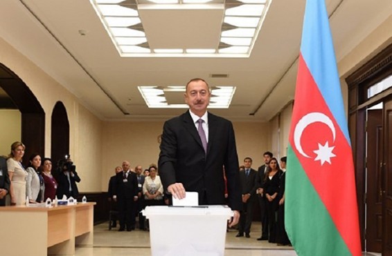 Իլհամ Ալիևը քվեարկել է սահմանադրական փոփոխությունների հարցով հանրաքվեում