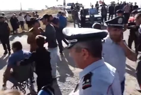 Граждане перекрыли дорогу Сотк – Варденис в Гегаркуникской области Армении