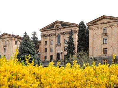 Ազգային ժողովը միանում է «100 տուն Արցախում» նախագծին պատերազմի հետեւանքով տեղահանված եւ տունը կորցրած արցախցիների համար