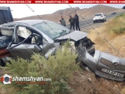 Խոշոր ավտովթար՝ Արարատի մարզում. Toyota Vitz-ը մխրճվել է երկաթե արգելապատնեշի մեջ. կան վիրավորներ