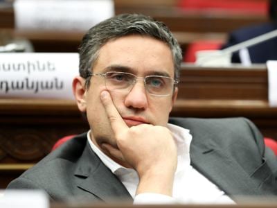 Սրա մասին պետք է խոսի ինքը՝ Դավիթ Տոնոյանը. Արթուր Ղազինյան