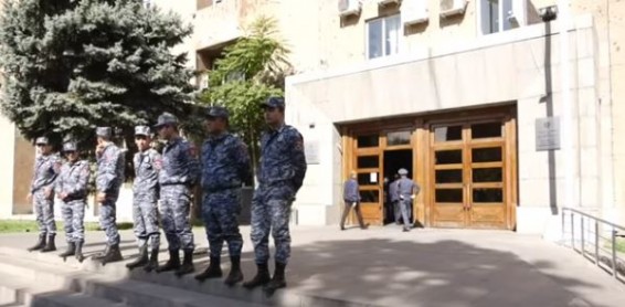 В Ереване прошла акция протеста против фактически принудительной вакцинации