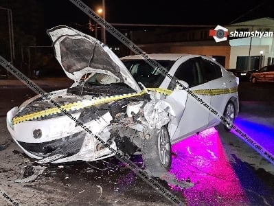 Երևանում բախվել են Mazda-ն ու Opel-ը․ 3 վիրավորներից մեկին հատուկ տեխնիկայով մեքենայից դուրս են բերել փրկարարները