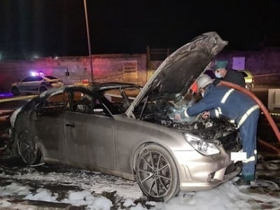 Երևանի Արցախի պողոտայում մեքենա է այրվել