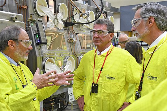 Google-ի և Պենտագոնի ղեկավարներն այցելել են միջուկային լաբորատորիա