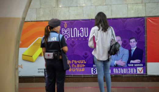 Полицейские задержали в ереванском метро 18-летнего юношу с наркотиками