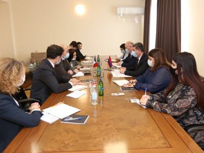 ֆրանսիական ընկերությունները հետաքրքրված են ՀՀ-ում էլեկտրակայանների և ջրամբարների վրա արևային վահանակներ տեղադրելով