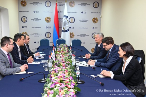 Այսօր Հայաստանը գտնվում է Թուրքիայի եւ Ադրբեջանի աննախադեպ ճնշման ներքո։ Այս մասին դեկտեմբերի 14-ին լրագրողների հետ զրույցում ասաց «Հայաստան» խմբակցության պատգամավոր Թադեւոս Ավետիսյանը։  Պատգամավորի խոսքով՝ Հայաստանին պարտադրվում է այսպես կոչված «խաղաղութ