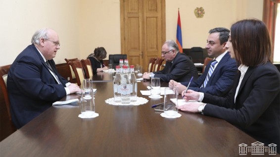 Իշխան Սաղաթելյանը հանդիպել է ՀՀ-ում Լեհաստանի դեսպանի հետ