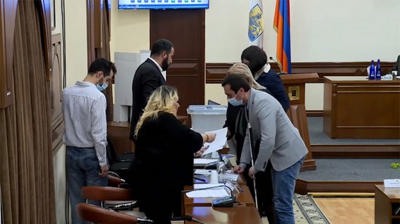 Երևանի ավագանիում սկսվել է քաղաքապետի ընտրության քվեարկության