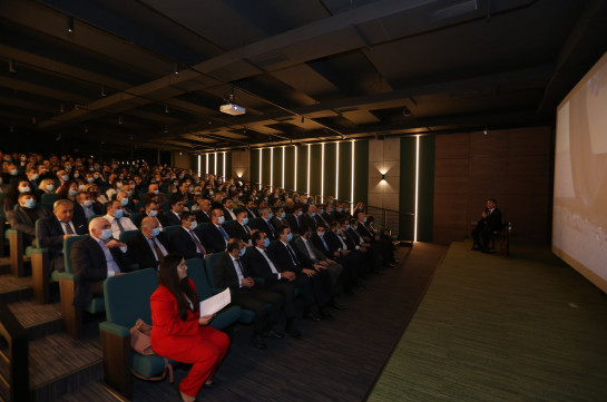 Աշխատակիցները պետք է պատասխանատու և բծախնդիր կերպով մոտենան իրենց աշխատանքին. Սանոսյանը ամփոփել է 2021 թվականը