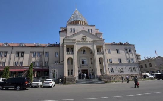 Парламент Нагорного Карабаха в первом чтении одобрил проект конституционных реформ