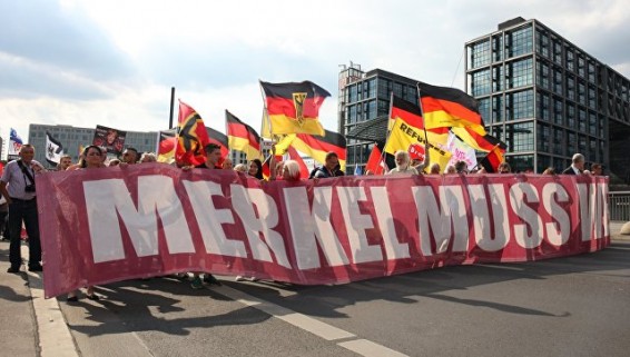 В Дрездене сторонники Pegida освистали Меркель и президента Германии