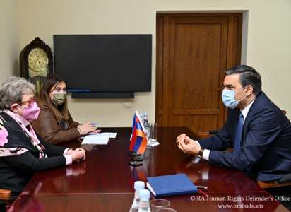 Արման Թաթոյանը հանդիպել է Հայաստանում ԵՄ դեսպան Անդրեա Վիկտորինի հետ