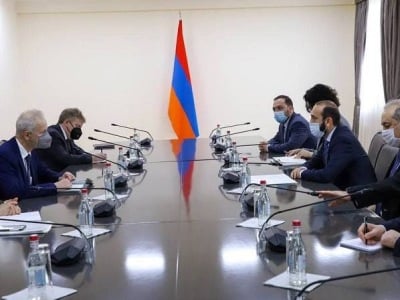 Հայաստանը շարժվում է ժողովրդավարական բարեփոխումների կարևոր ուղիով. ԵՄ-ում Կանադայի հատուկ բանագնացը՝ Արարատ Միրզոյանին