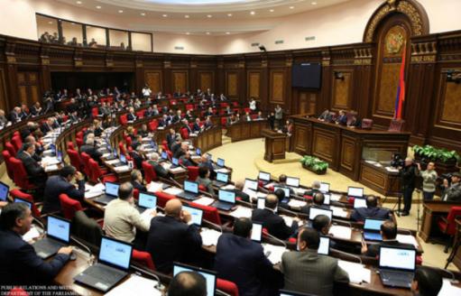 Парламентская оппозиция бойкотировала обсуждение по избранию нового президента Армении