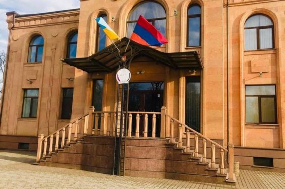 Անվտանգության նկատառումներից ելնելով՝ Ուկրաինայում ՀՀ դեսպանության աշխատակիցները Կիևից տեղափոխվել են Լվով և Ուժգորոդ. ՀՀ ԱԳՆ