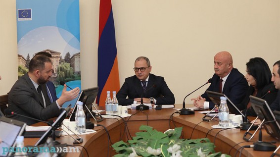 Այո, ես բիզնեսից եմ եկել, դրա համար էլ մենք տարբեր լեզունեով ենք խոսում. Վահե Հակոբյանը՝ Վահան Քերոբյանին