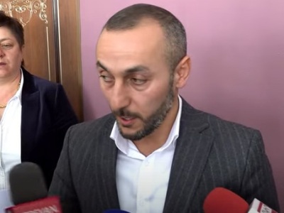 Վարդենիսի ՔՊ-ական նախկին համայնքապետը նկարվել է դավաճանության մեջ մեղադրվողի հետ. նա պարզաբանեց