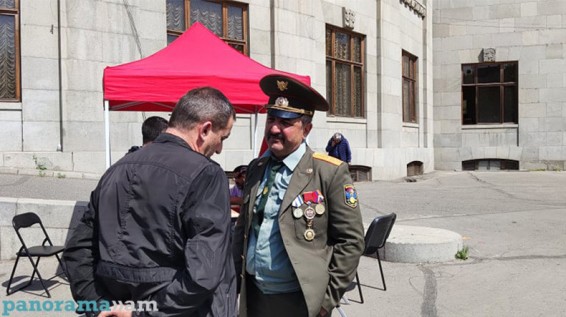 Отец погибшего офицера: Начинаю голодовку, если Пашиняна не задержат до 8 мая, совершу самосожжение