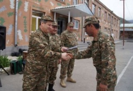 Պարգևատրվեցին մարտական առաջադրանքը փայլուն կատարած գումարտակի զինծառայողները