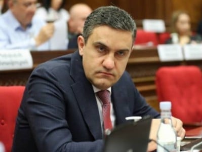 Ալեն Սիմոնյանը մինչեւ ապրիլի 23-ը կերազեր այսօր փողոցում գտնվող մարդկանց կեսին դուրս հանել փողոց․ Արթուր Ղազինյան