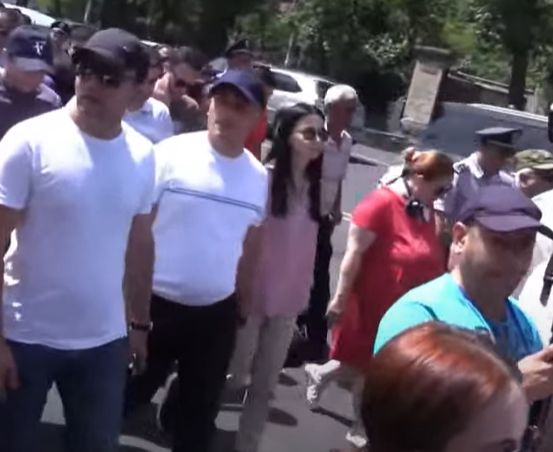 Ընդդիմադիրների բողոքի երթը դեպի Եվրամիության գրասենյակ. ՈՒՂԻՂ