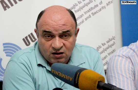 «Եթե Սերժ Սարգսյանը կարողանա բավականին ուժեղ լինել, կպահի իշխանությունը, եթե ոչ՝ կհանձնի». Աղասի Ենոքյան