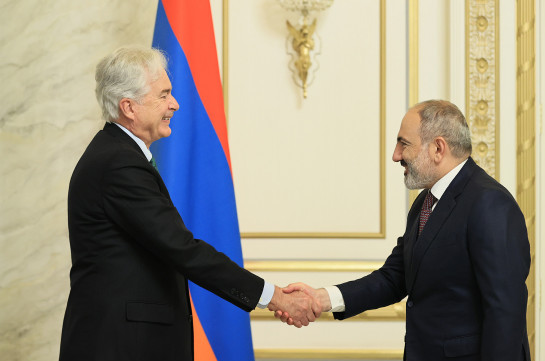 Ռուսական ռազմական ներկայությունը Հայաստանում և Արցախում խանգարում է հայ-թուրքական և հայ-ադրբեջանական հարաբերությունների վերջնական կարգավորմանը. միջազգայնագետը՝ Ուիլիամ Բըրնսի՝ Հայաստան այցի մասին
