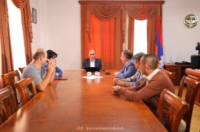 Արտակ Բեգլարյանը գիտամեթոդական խորհրդի հետ քննարկել է պետական դրամատիկական թատրոնի շենքի վերակառուցման նախագիծը